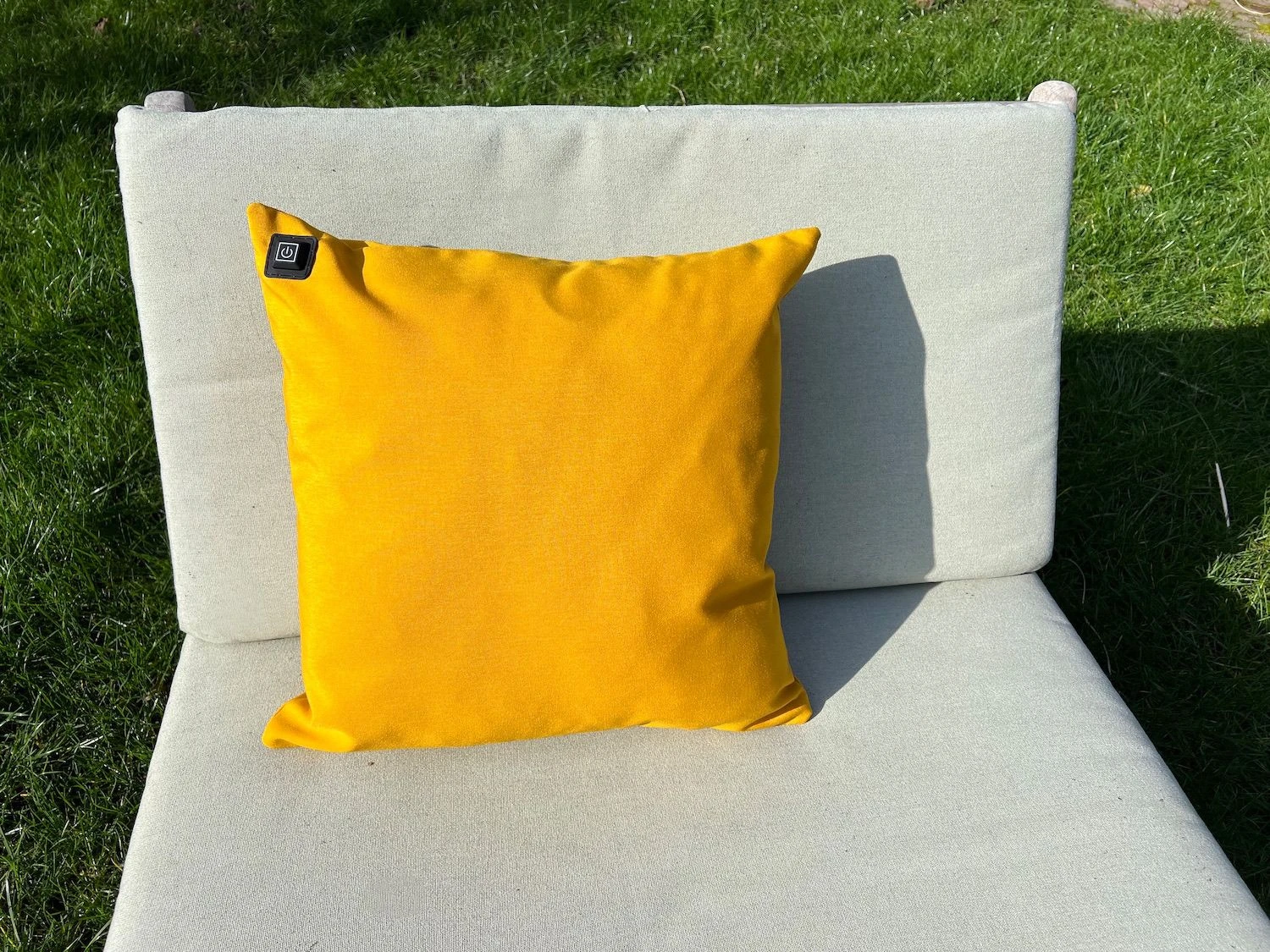 Merkloos Warmpi® Outdoor Verwarmd Sierkussen - Yellow - Afbeelding 2